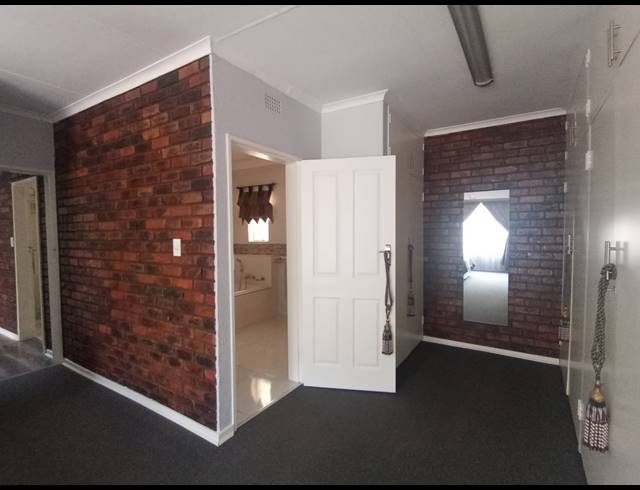 4 BEDROOM HOUSE FOR SALE IN THREE RIVERS EAST